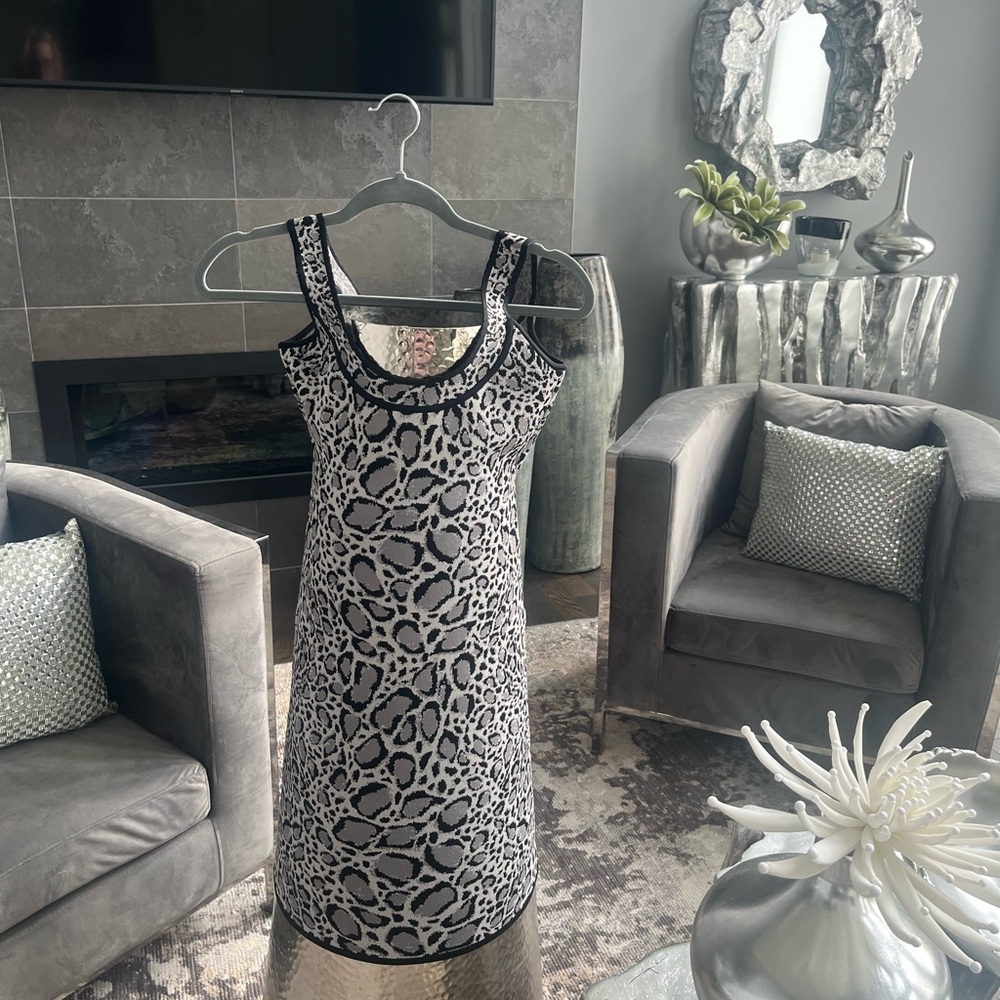 COPY - BCBG TORY DRESS FOR SUMMER Size SMALL IN GRAYS black white